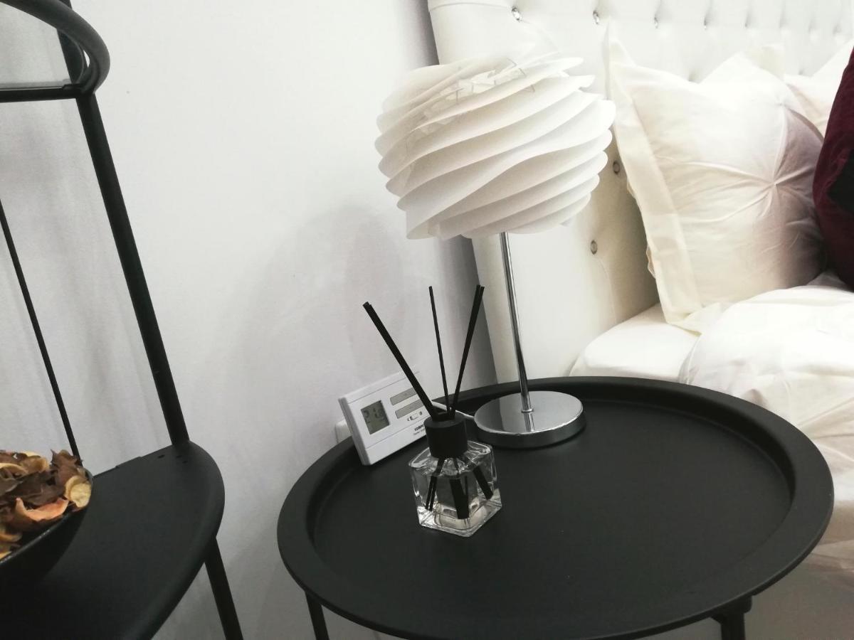 Ultracentral Studio For 4 Bukarest Exteriör bild